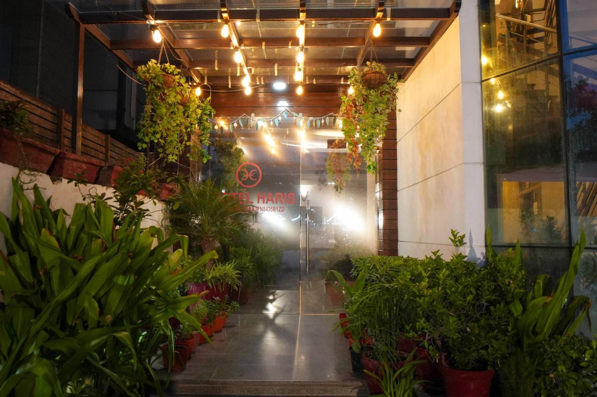 Hotel Haris Mg Road Gurugram Gurgaon Exterior photo